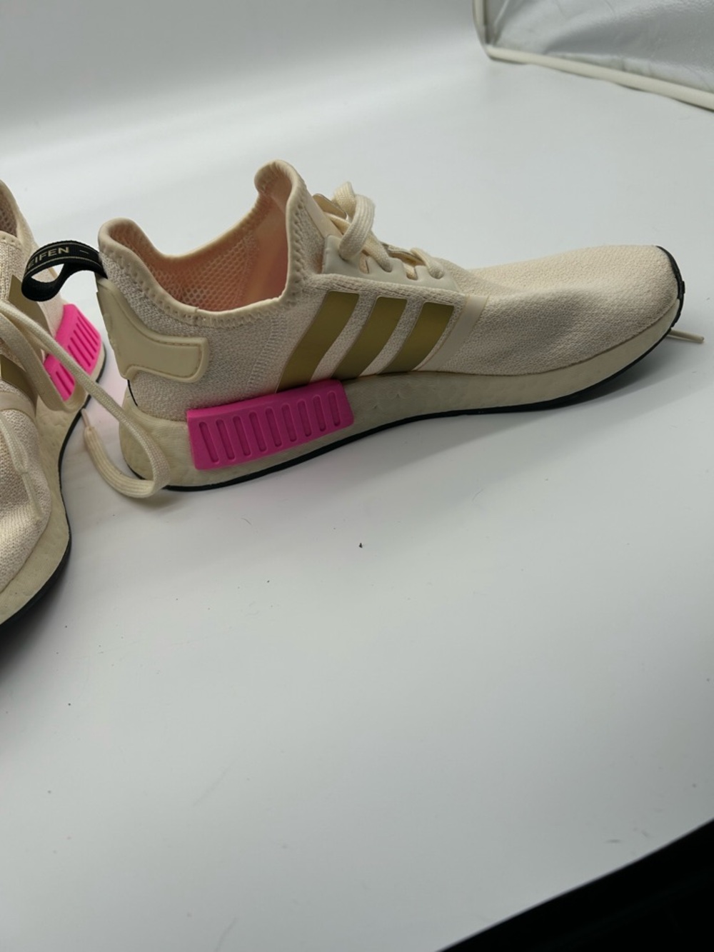 Adidas Women’s NMD_R1 In cream Screaming Pink size 10 - Picture 3 of 8